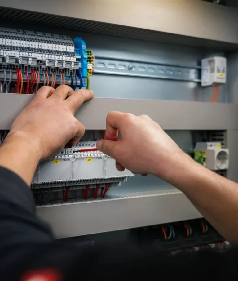 Zählerschrank Neuer Zählerschrank und Sicherungskasten von ET montiert